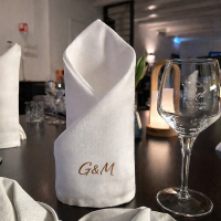 Geborduurde servetten met dezelfde naam of initialen