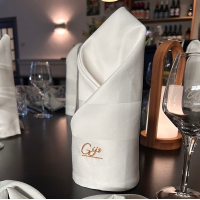 Geborduurde servetten met verschillende namen