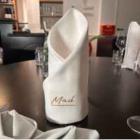 Geborduurde servetten met verschillende namen