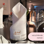 Geborduurde servetten met verschillende namen